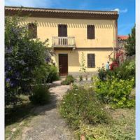 Casa con ampio giardino