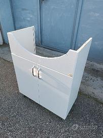 Mobile e specchio bagno