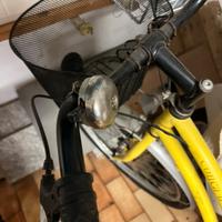 Bici da donna con cambio Shimano gialla