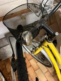 Bici da donna con cambio Shimano gialla