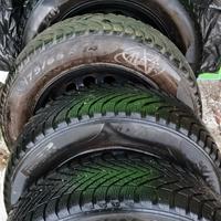 4 gomme Pirelli invernali  + ruotino