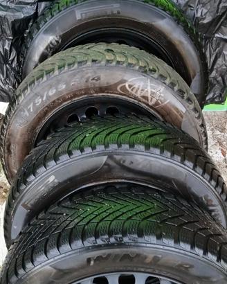 4 gomme Pirelli invernali  + ruotino