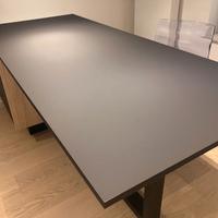 Tavolo isola cucina nero opaco / legno chiaro