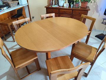 Tavolo da cucina con  6 sedie in noce.
