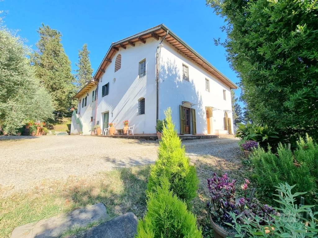 Rustico / Casale di 420 m² con più di 5 locali a E - Vista 2