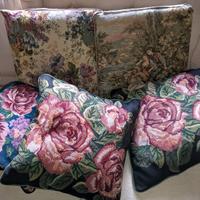 5 cuscini decorati piccolo punto