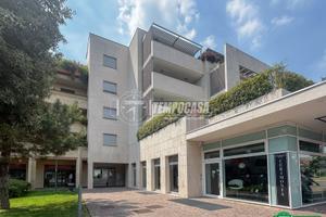 AMPIO TRILOCALE CON TERRAZZO IN CONTESTO DI RECENT