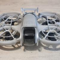 DJI NEO con protezioni gimbal ed eliche
