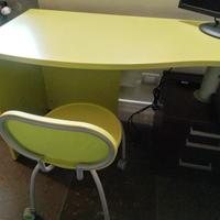 Scrivania pari al nuovo