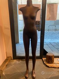 Manichino donna nero