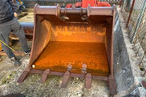 B72- BENNA SCAVO 140 CM PER ESCAVATORE