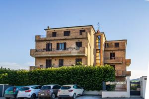 3 LOCALI A SANT'ELPIDIO A MARE
