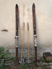 antico paio di sci
