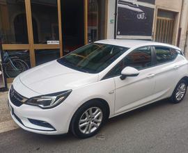 Opel Astra 1.6 CDTi 5 porte 95 cv neo patentati