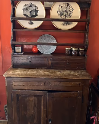 Credenza rustica antica con piattaia, in due pezzi
