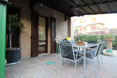 VILLA A SCHIERA A CASALGRANDE