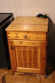 MOBILETTO IN PINO MASSICCIO