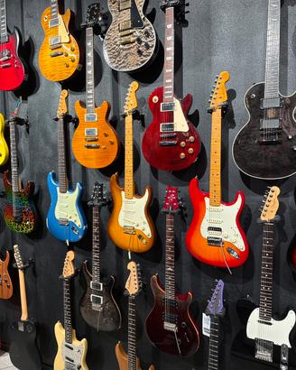 Chitarre elettriche Fender Stratocaster USA & MX