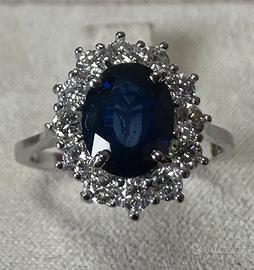 ANELLO ORO 18kt. CON DIAMANTI E ZAFFIRO BLU OVALE