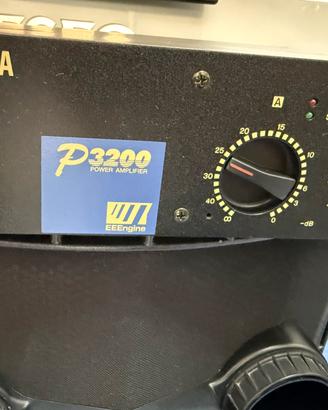Yamaha P3200-Finale di potenza Professionale usato