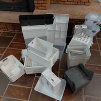 Vaschette, sgabelli e carrelli di plastica