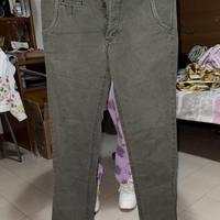 pantaloni colore verde 