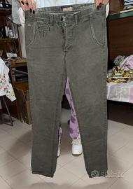 pantaloni colore verde 