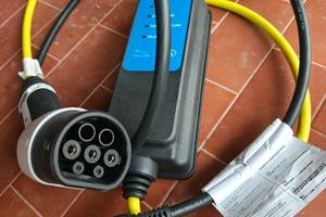 cavo per ricarica auto plug in