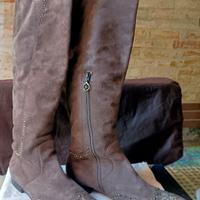  Stivali  alti camoscio e svaroski 