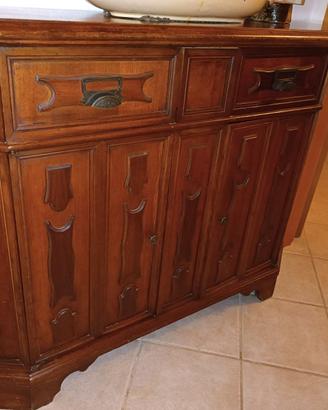 Mobile ingresso in legno con intagli e cassetti