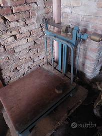 bilancia bascula antica ferro legno 