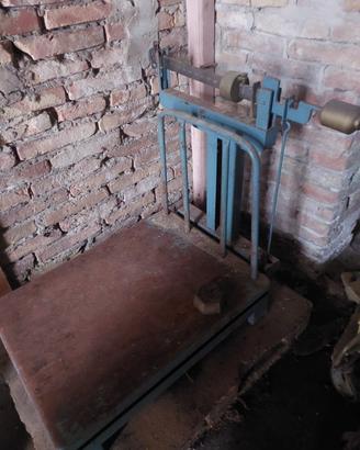 bilancia bascula antica ferro legno 