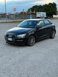 Audi A1 Sportback  Benzina Neopatentati Nera