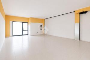 NEGOZIO A GIULIANOVA