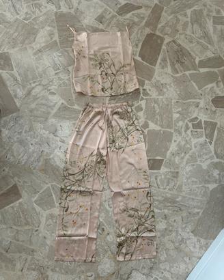 completo rosa/verde floreale, tg M, con etichetta.
