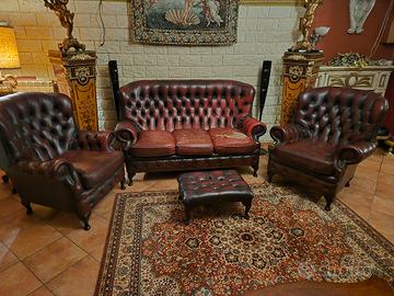 divano piu 2 poltrone e poggiapiedi chesterfield