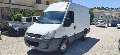 Iveco Daily 29 12 tetto alto gancio traino