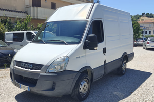 Iveco Daily 29 12 tetto alto gancio traino