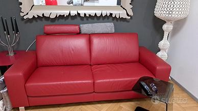 divano in pelle nuovo