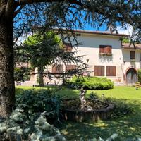 Porzione di villa rustico ristrutturato con parco