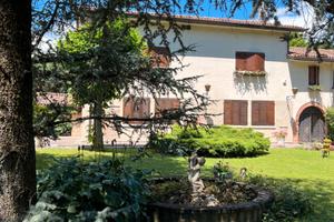 Porzione di villa rustico ristrutturato con parco