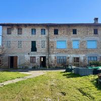 Casa colonica indipendente immersa nel verde