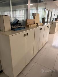Credenza / armadio basso ufficio bianco con ante