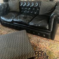 Divano e poltrona pelle nera modello FRAU