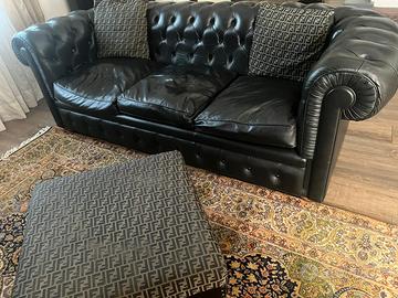 Divano e poltrona pelle nera modello FRAU