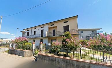 Grazioso quadrilocale a pistoia con p.auto