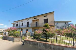 Grazioso quadrilocale a pistoia con p.auto