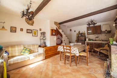 CASA SEMINDIPENDENTE A ANTRODOCO