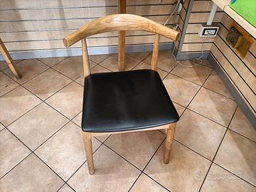 sedia in legno massello con schienale 