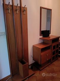 Mobili ingresso con appendiabiti e specchio 